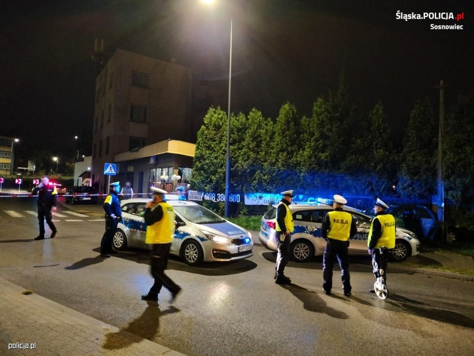 W trakcie ucieczki kierowca potrącił policjanta. Funkcjonariusz użył broni palnej