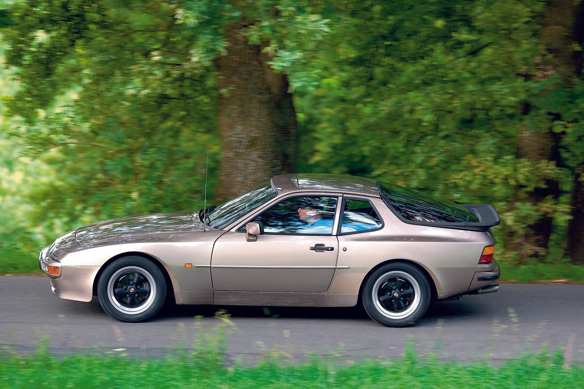 Porsche 944