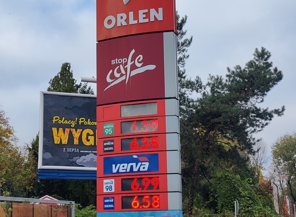 Ceny paliw stale rosną. Orlen wydał oświadczenie