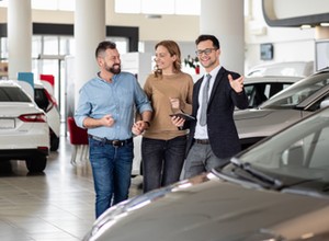 Chińczycy podgryzają liderów polskiego rynku nowych aut. Toyota spada, Volkswagen rośnie