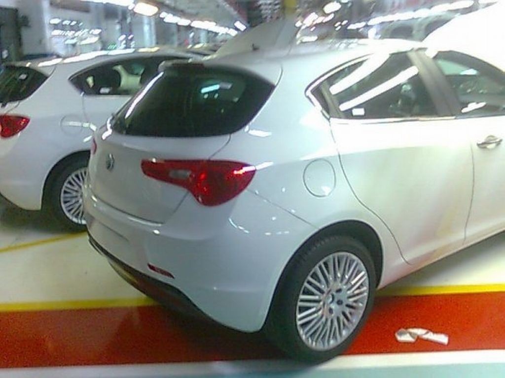 Alfa Romeo Milano - Szpiegowskie zdjęcia!