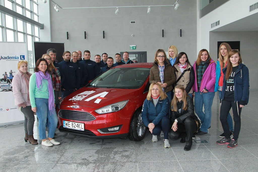 Uczestniczki szkolenia przekonały się, jak można opanować samochód w trudnych warunkach