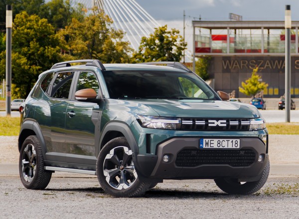 Dacia Duster to chętnie kupowany SUV. Nie uwierzysz, jakie wersje wybierają Polacy
