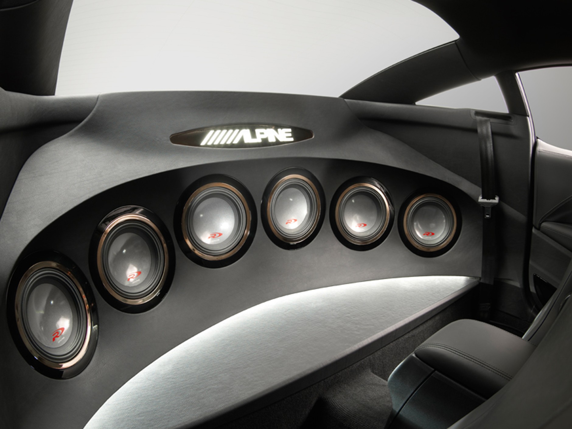 Nowy samochód demonstracyjny Alpine