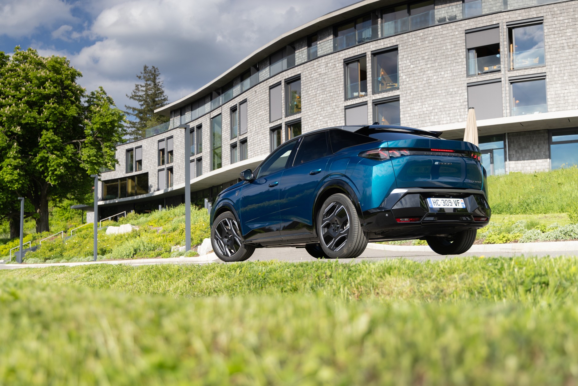 Peugeot E-3008 325 Dual Motor