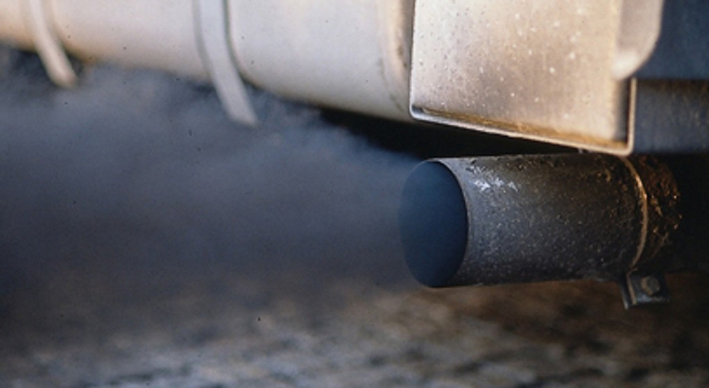 Jak zdiagnozować usterkę na podstawie wyglądu spalin?