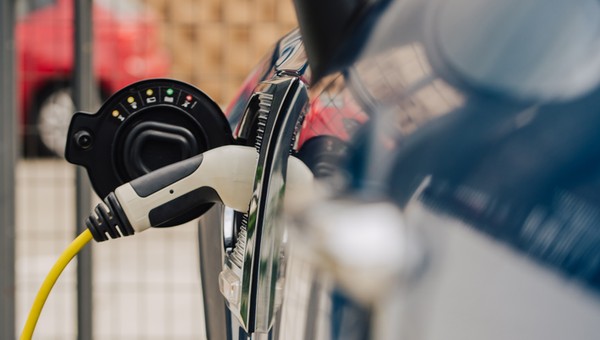 Czy za proponowane przez aktywistów 30 tys. zł da się kupić używany samochód elektryczny?