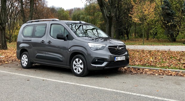 Opel Combo Cargo 1.5 Diesel Załogowy – cywilizowany dostawczak