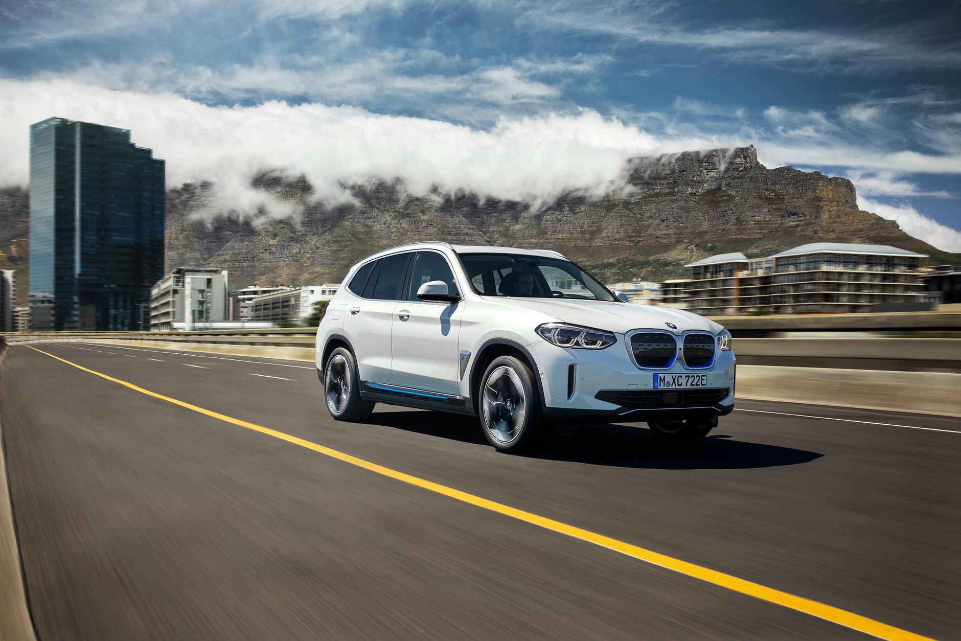 BMW iX3, czyli elektryczny SUV z „oscarowym” dźwiękiem