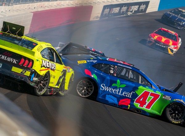 Gigantyczny karambol podczas wyścigów NASCAR [Wideo]