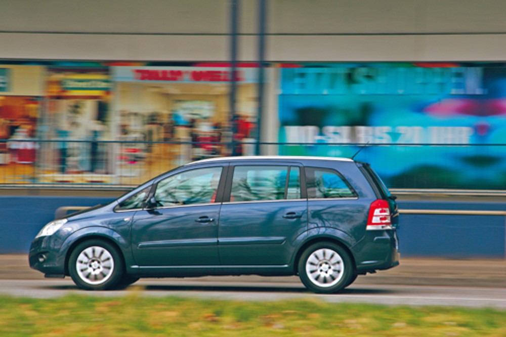 Cztery minivany z silnikami diesla