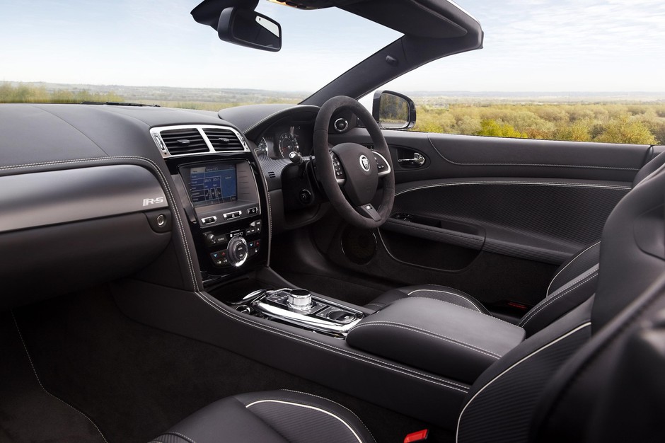 Jaguar XKR-S: drapieżne kabrio