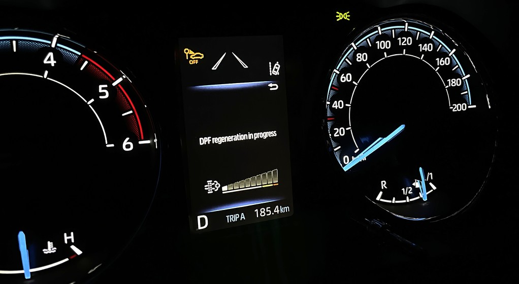 Wyświetlony przez samochód komunikat o wypalaniu filtra DPF