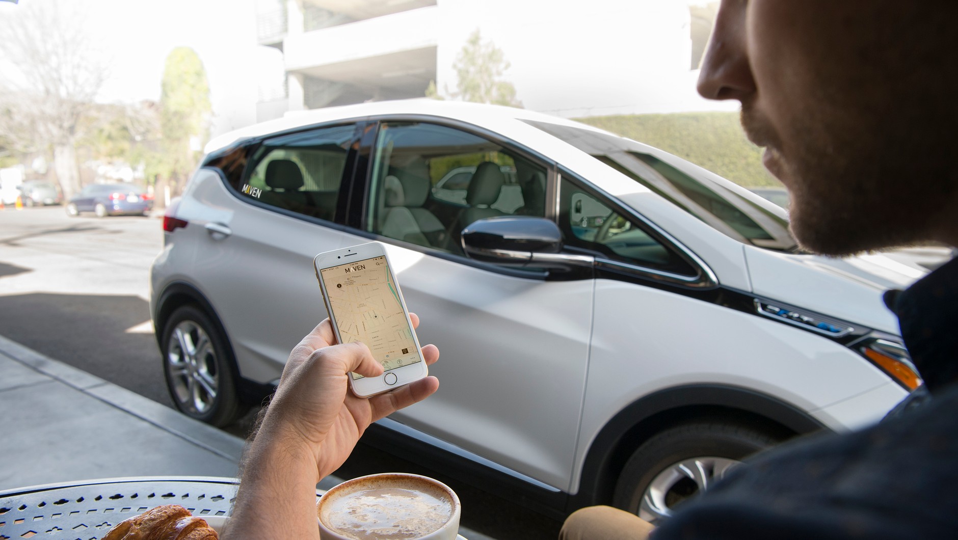 W systemach carsharingu bez aplikacji ani rusz. Lepiej mieć zatem doładowaną baterię w smartfonie