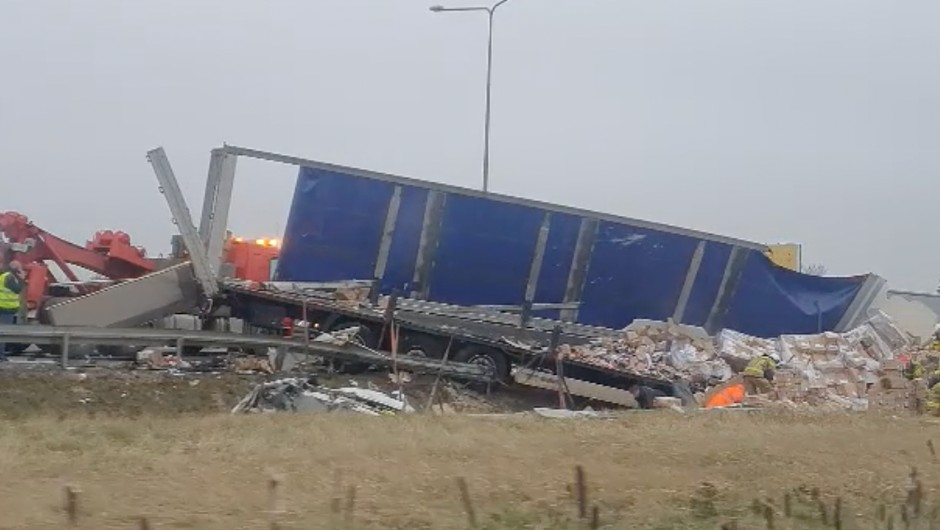 Zderzenie tirów na S8