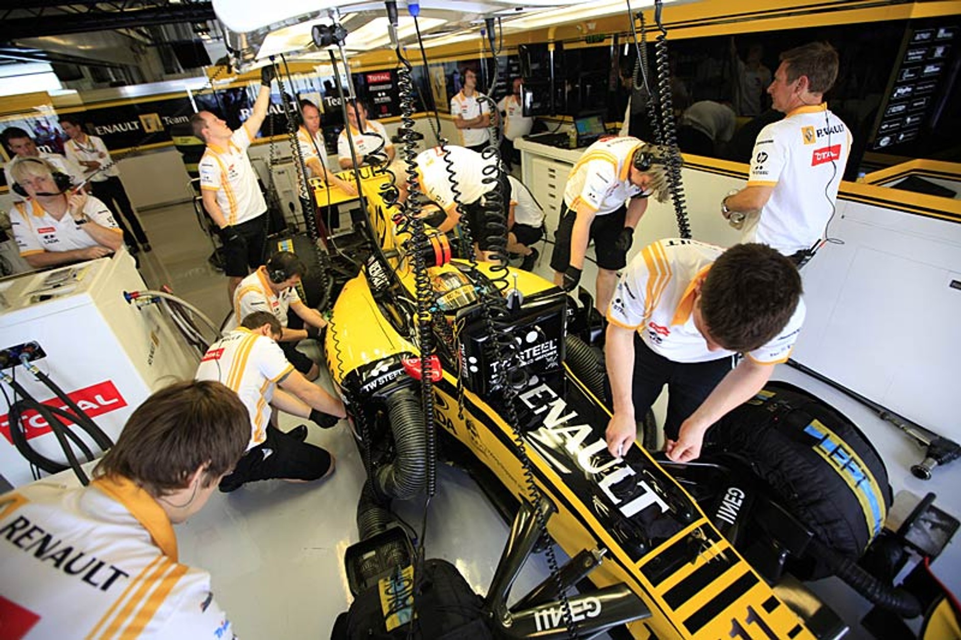 Grand Prix Abu Dhabi 2010: Vettel najmłodszym mistrzem świata, Kubica 5. (relacja, wyniki)