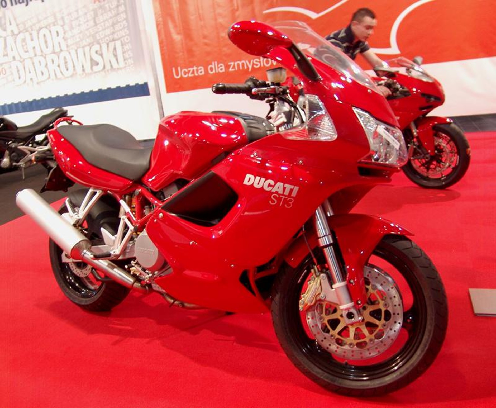 MOTOCYKL-EXPO 2007: cudowne maszyny i piękne dziewczyny (fotogaleria)