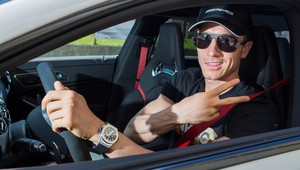 Ile czasu Robert Lewandowski zarabia na samochód?
