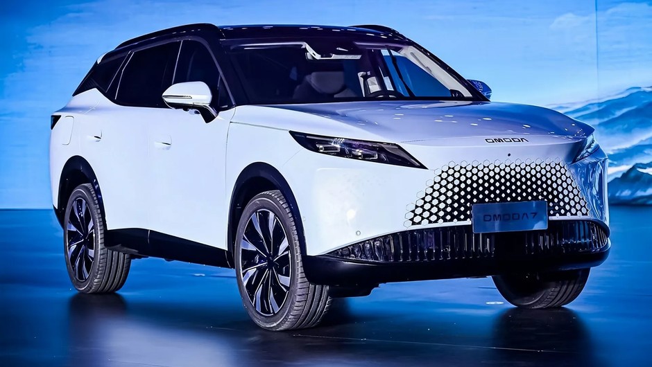 Omoda 7, czyli chińska Toyota RAV4. Ma zaoferować coś więcej, niż niską cenę