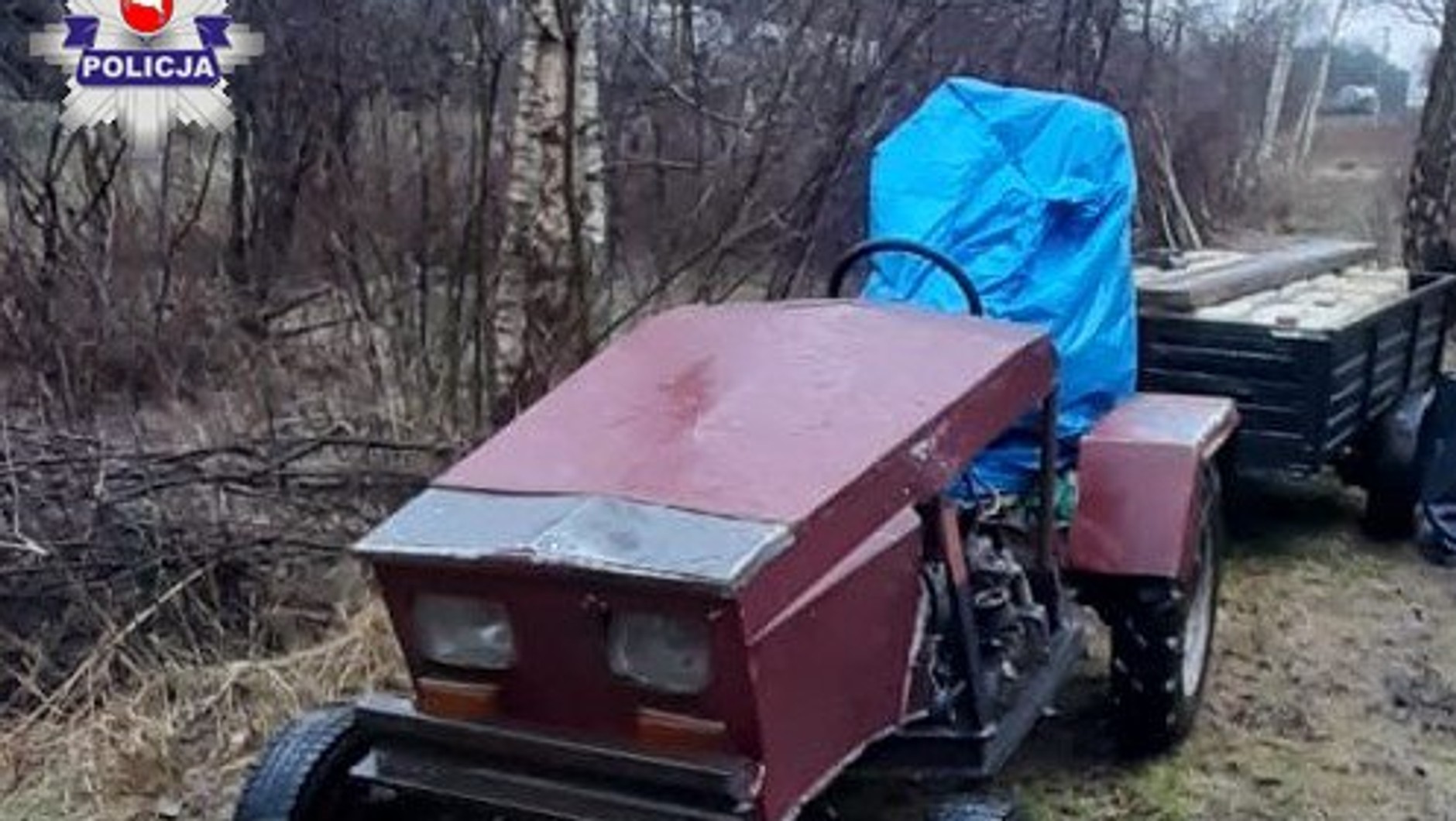 Przyczepa załadowana bańkami ze skradzionym paliwem