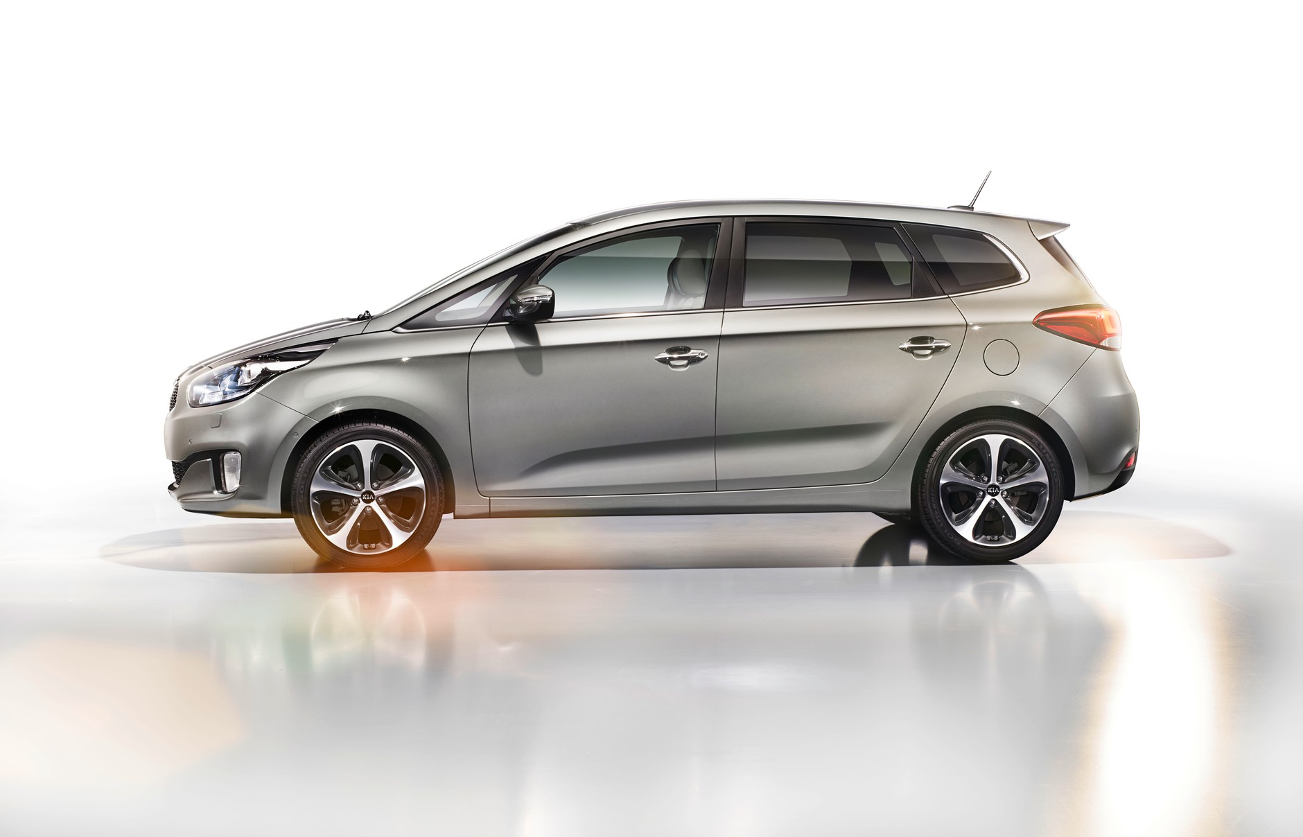 Nowa Kia Carens i pro_ceed w Paryżu