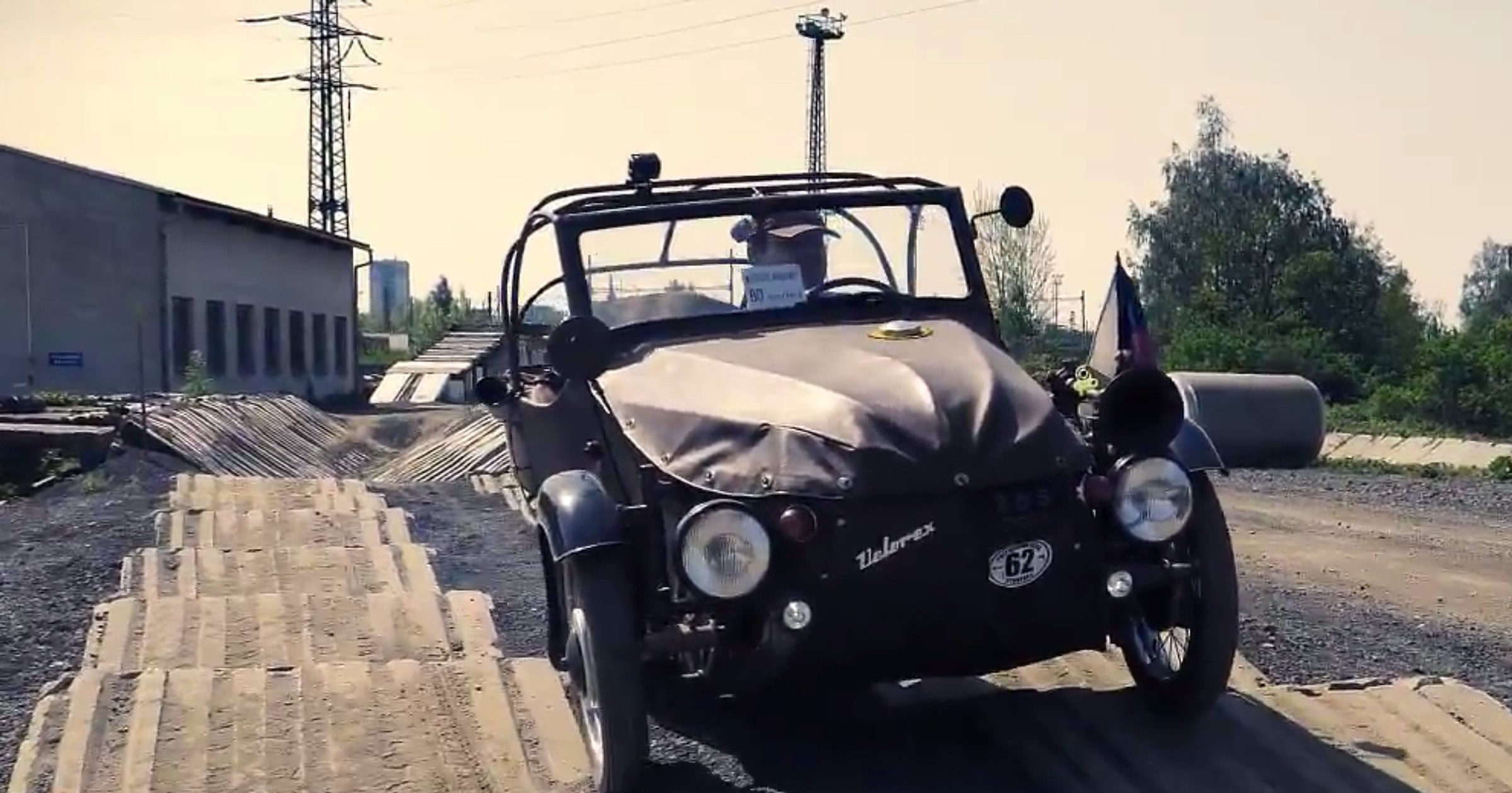 Velorex na torze offroadowym