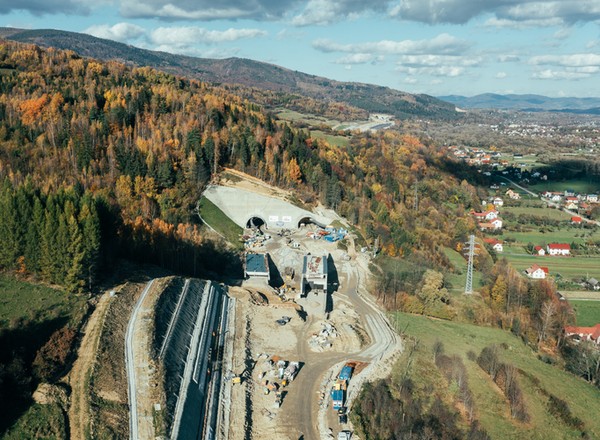 Przebito pierwszą z czterech naw budowanych tuneli na drodze S1
