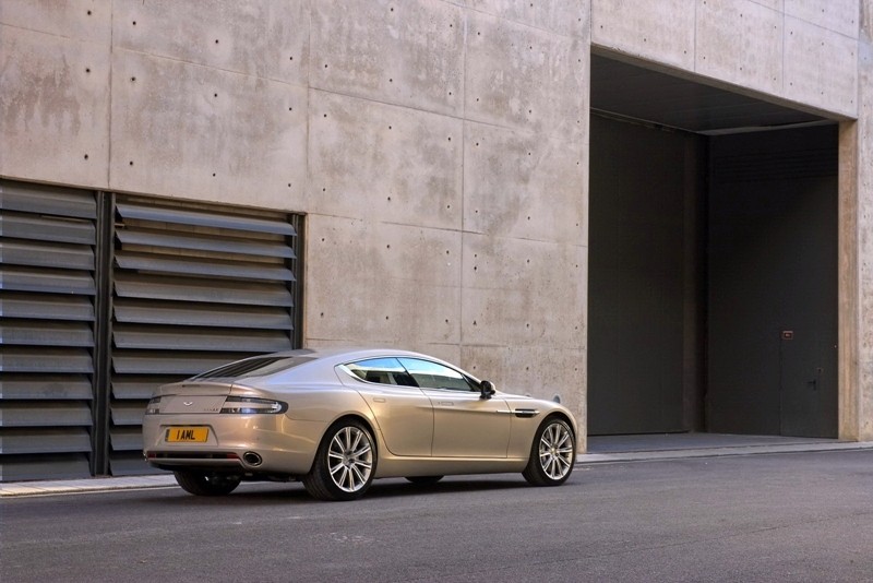 Aston Martin pojawił się w Polsce, na drogach będzie teraz piękniej