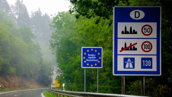 Jak się rozpędzisz, możesz trafić za kratki. Limity prędkości na drogach Unii Europejskiej