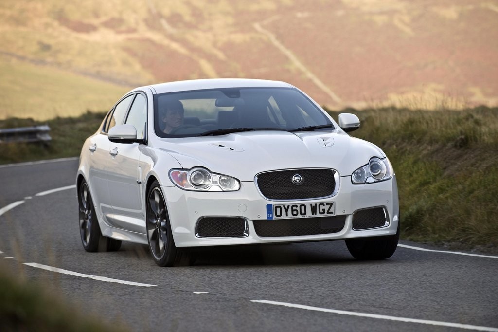 Jaguar XF Black Pack