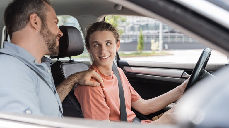 Nastolatek za kierownicą