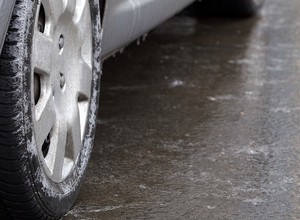 Szklanka na drogach. Jak jeździć w takich warunkach?