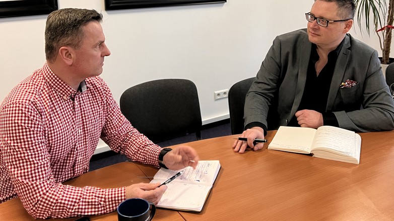 Członek zarządu SsangYong Auto Polska Jerzy Prządka (po lewej)