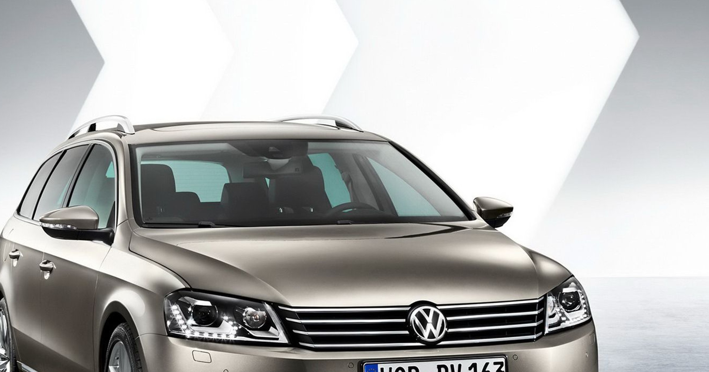 Volkswagen Passat B7 wjechał na salony