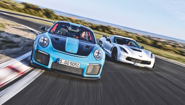 Porsche 911 GT2 RS kontra Chevrolet Corvette Z06