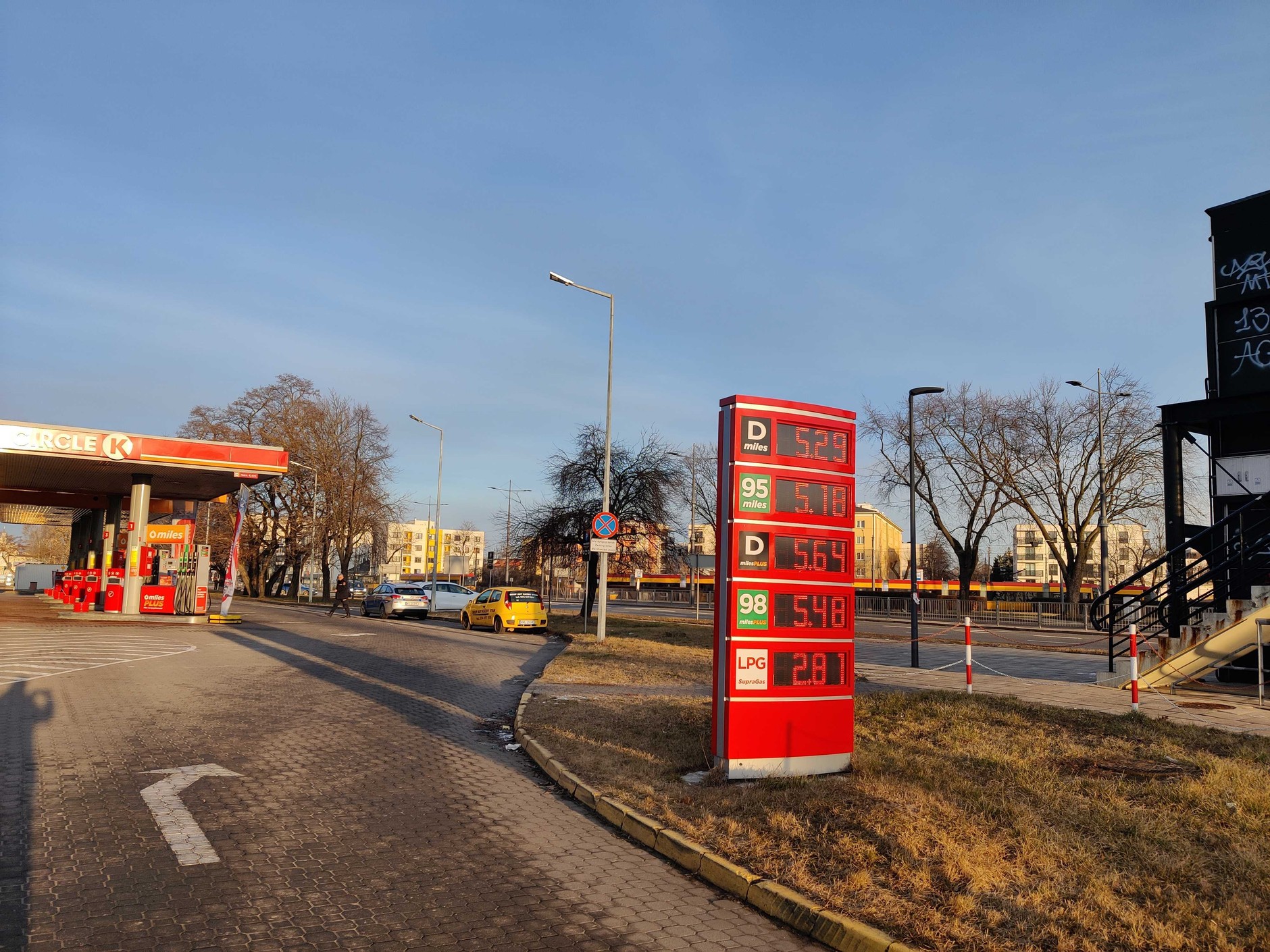 Ceny paliw na stacji benzynowej - Warszawa