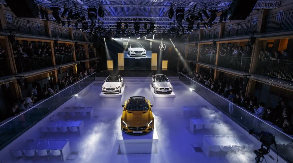 Mercedesy na salonie w Paryżu