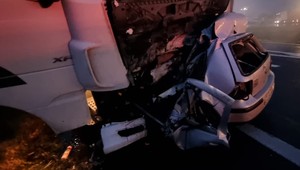 Kierowca Volkswagena wyjechał na czołówkę z ciężarówką. Zginął na miejscu