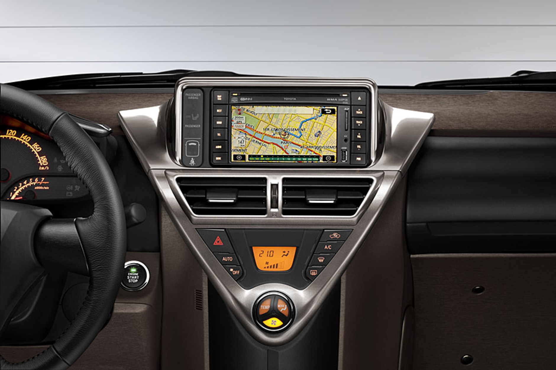 Toyota iQ: sześć nowinek technicznych zwiększających kabinę pasażerską