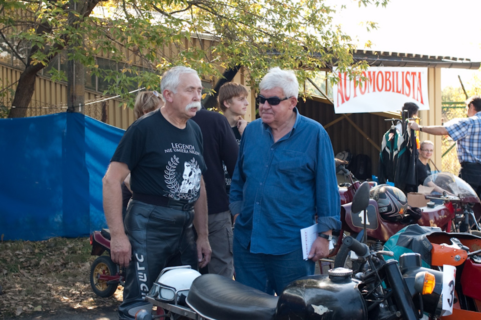 Polskie motocykle i samochody na torze FSO