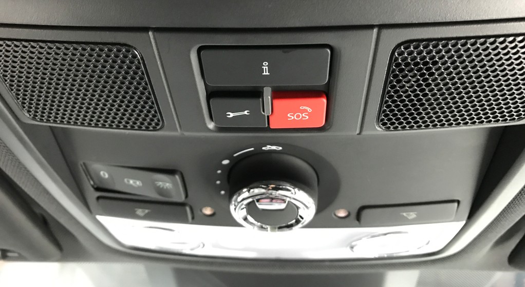 Automatyczne wzywanie pomocy w razie wypadku będzie częścią opcjonalnego systemu CARE CONNECT - Skoda Octavia III FL