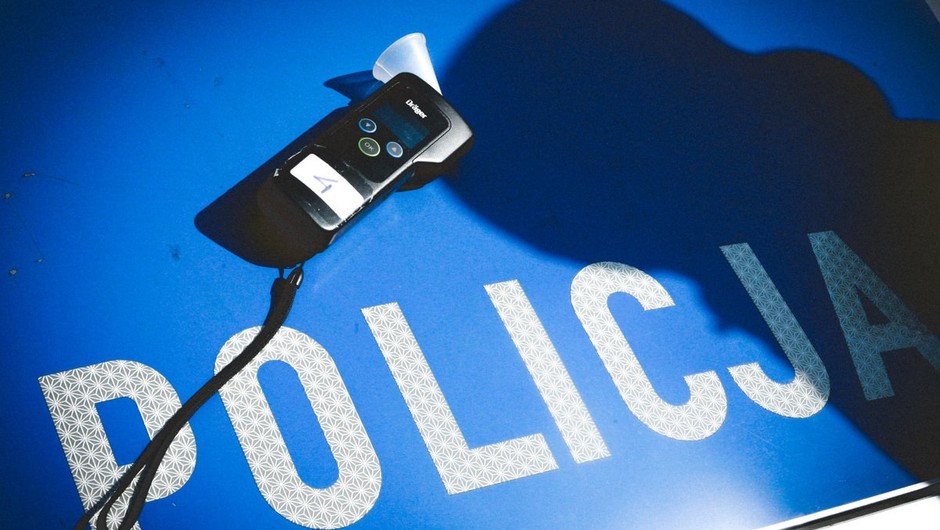 Obraz pochodzący z serwisu https://zabrze.policja.gov.pl/k29/informacje/wiadomosci/386762,Kolejne-zatrzymanie-nietrzezwego-kierowcy-przez-policjanta-w-czasie-wolnym.html