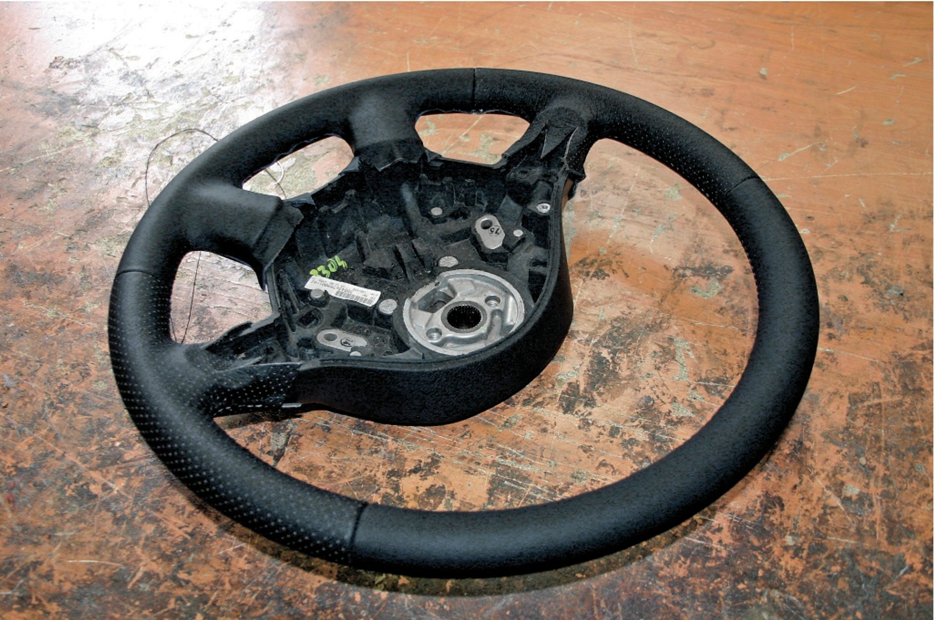 Obszyj kierownicę skórą