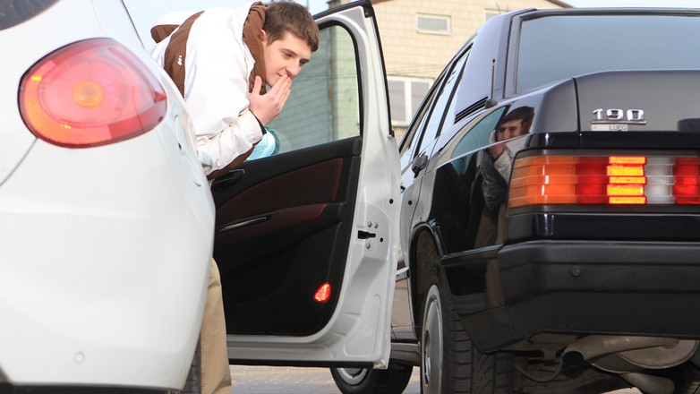 Jak tanio usunąć szkodę parkingową?