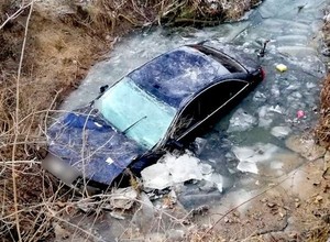 Pijany kierowca Audi zakończył podróż w rowie melioracyjnym