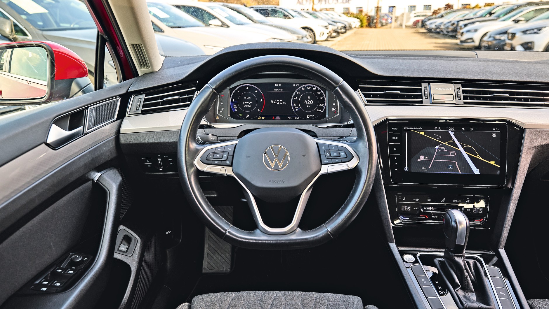 Volkswagen Passat B8 TDI: wersje preferowane przez floty mają solidne wnętrza bez ekstrawagancji. Wersje po liftingu (od 2019 r.) mają nieco gorszą ergonomię od wcześniejszych, ale i tak są pod tym względem świetne. 
