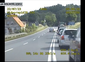 Policjanci zdziwili się, gdy znowu zatrzymali białą Skodę [WIDEO]