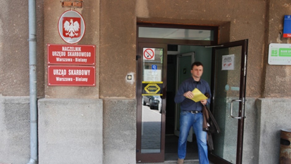 Jak to załatwić? Opłaty za auto w spadku
