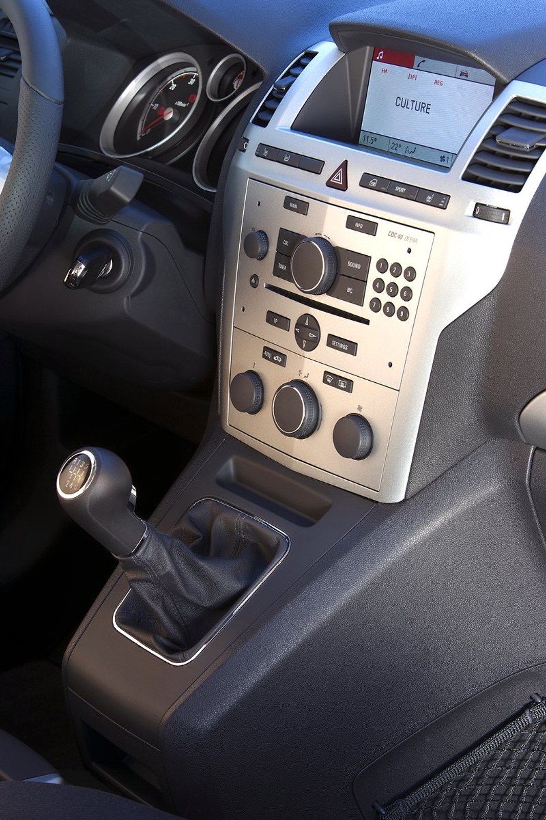 Opel: nowa Zafira w natarciu od lutego (dane techniczne plus ceny w Polsce)