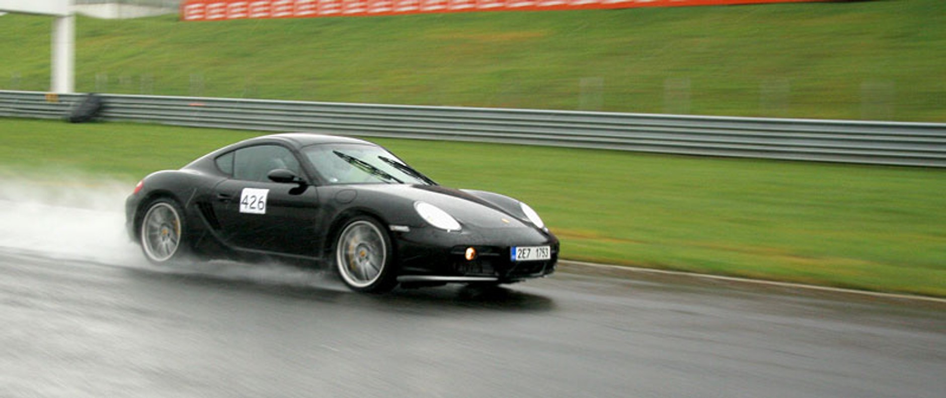 Autodrom Most: sportowe rakiety w deszczu (fotogaleria)